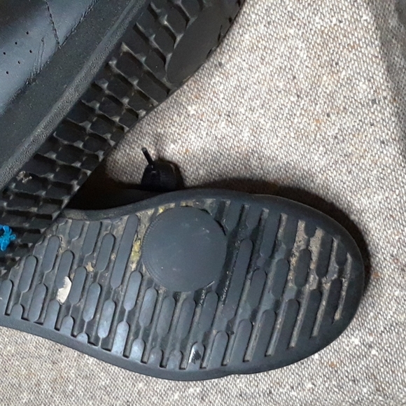 Black Reebok Classics - Picture 4 of 5